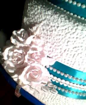 CLASSES ON CAKE MAKING AND WEDDING CAKE STRUCTURES